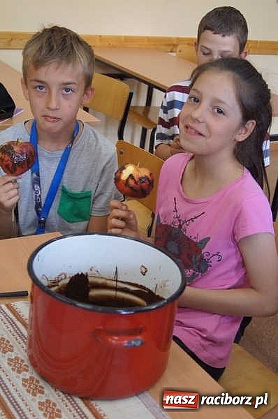 Zdjęcie w galerii na portalu naszraciborz.pl: Święto jabłka w SP-4 wiadomości z regionu