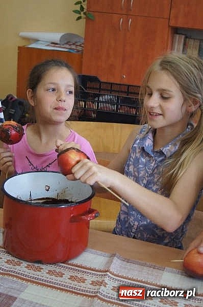 Zdjęcie w galerii na portalu naszraciborz.pl: Święto jabłka w SP-4 wiadomości z regionu