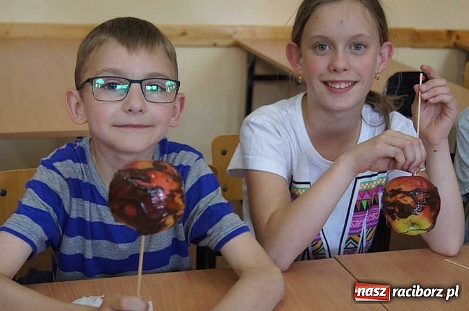 Zdjęcie w galerii na portalu naszraciborz.pl: Święto jabłka w SP-4 wiadomości z regionu