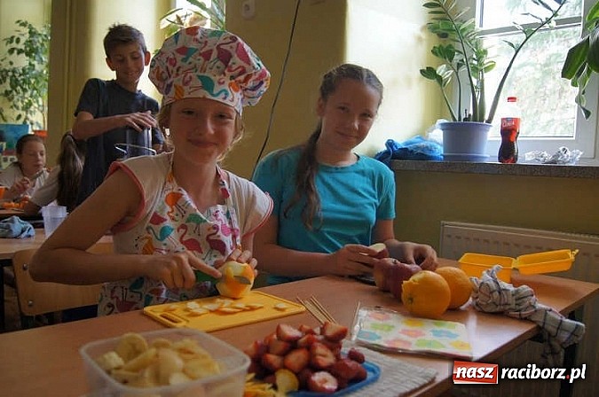 Zdjęcie w galerii na portalu naszraciborz.pl: Święto jabłka w SP-4 wiadomości z regionu