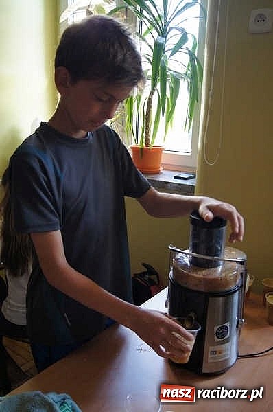 Zdjęcie w galerii na portalu naszraciborz.pl: Święto jabłka w SP-4 wiadomości z regionu