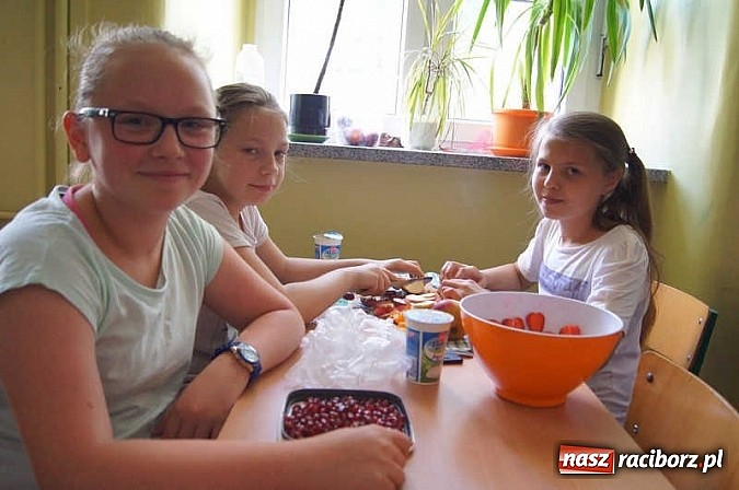 Zdjęcie w galerii na portalu naszraciborz.pl: Święto jabłka w SP-4 wiadomości z regionu