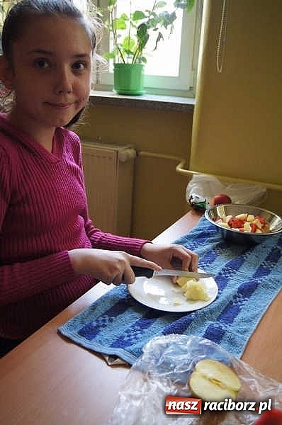 Zdjęcie w galerii na portalu naszraciborz.pl: Święto jabłka w SP-4 wiadomości z regionu