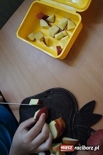 Zdjęcie w galerii na portalu naszraciborz.pl: Święto jabłka w SP-4 wiadomości z regionu