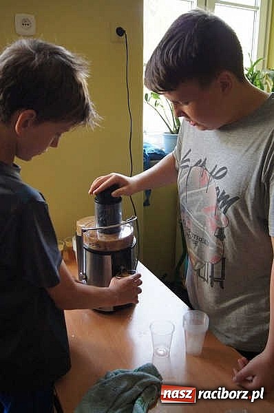 Zdjęcie w galerii na portalu naszraciborz.pl: Święto jabłka w SP-4 wiadomości z regionu