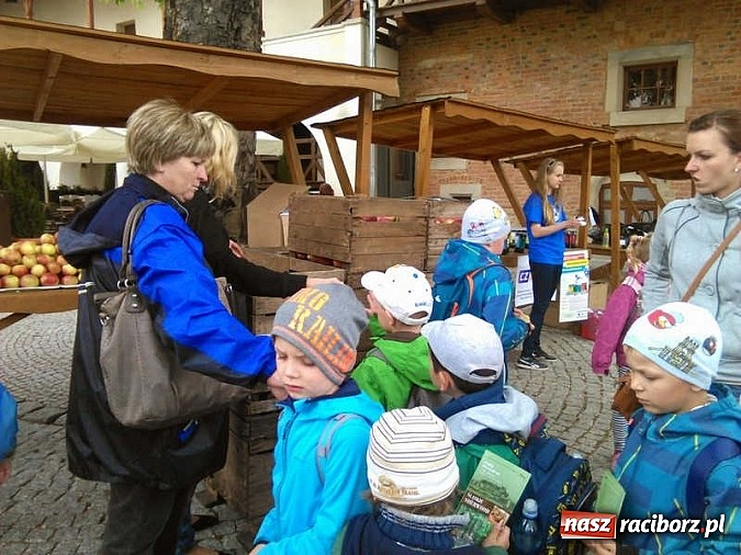 Zdjęcie w galerii na portalu naszraciborz.pl: Święto jabłka w SP-4 wiadomości z regionu