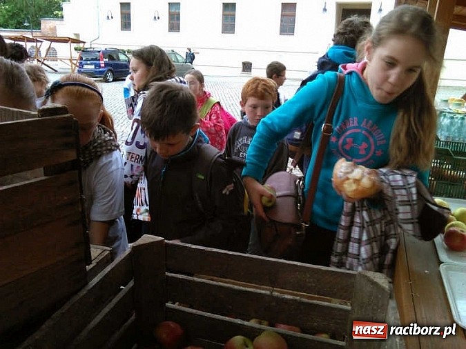 Zdjęcie w galerii na portalu naszraciborz.pl: Święto jabłka w SP-4 wiadomości z regionu