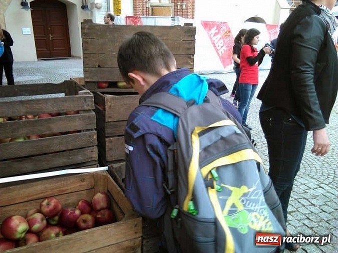 Zdjęcie w galerii na portalu naszraciborz.pl: Święto jabłka w SP-4 wiadomości z regionu