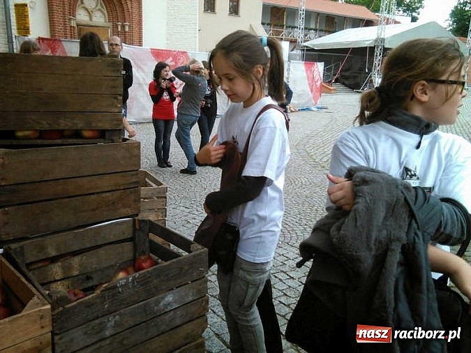 Zdjęcie w galerii na portalu naszraciborz.pl: Święto jabłka w SP-4 wiadomości z regionu