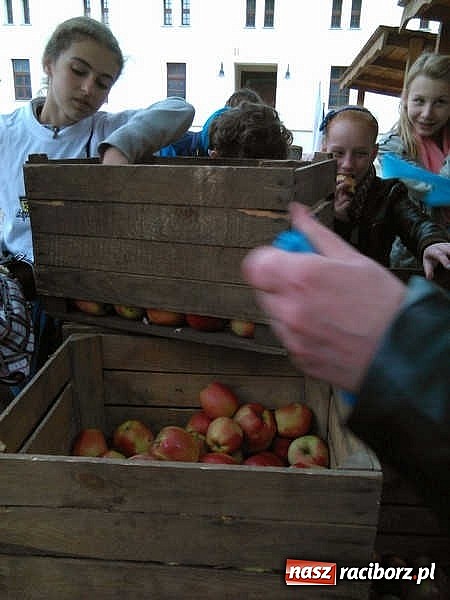Zdjęcie w galerii na portalu naszraciborz.pl: Święto jabłka w SP-4 wiadomości z regionu