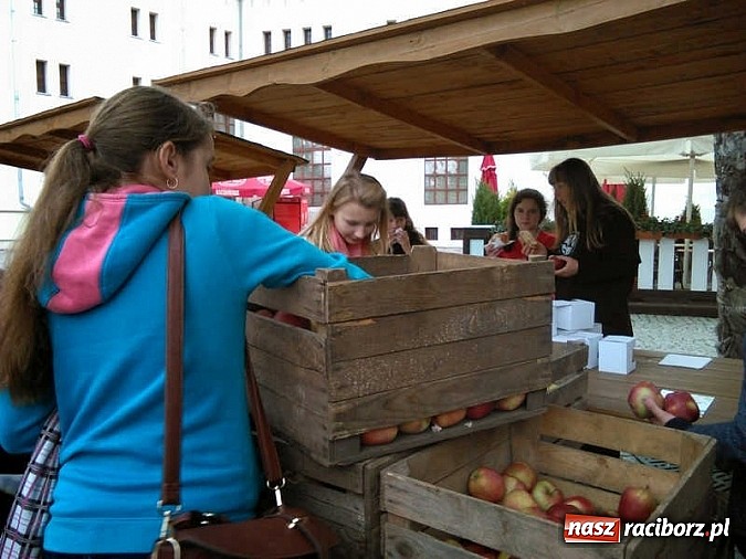 Zdjęcie w galerii na portalu naszraciborz.pl: Święto jabłka w SP-4 wiadomości z regionu