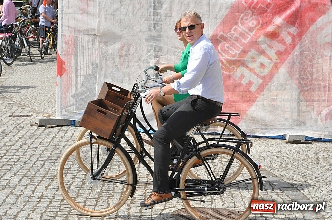 Zdjęcie w galerii na portalu naszraciborz.pl: Połączmy to elegancko, czyli 7. Raciborska Masa Krytyczna z rekordem wiadomości z regionu