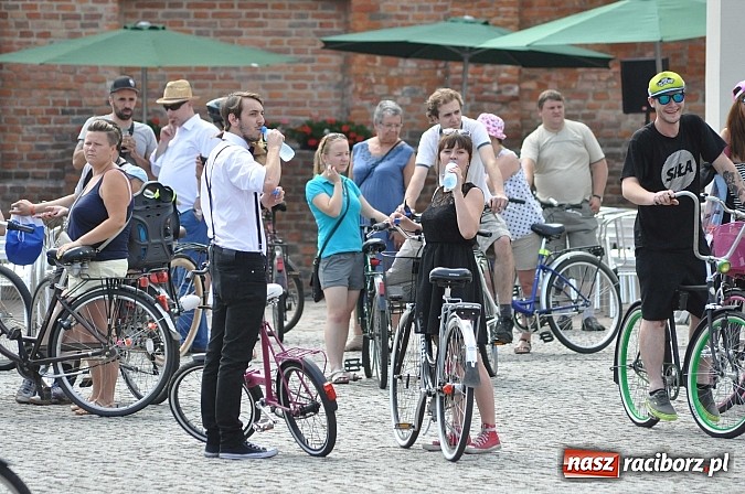 Zdjęcie w galerii na portalu naszraciborz.pl: Połączmy to elegancko, czyli 7. Raciborska Masa Krytyczna z rekordem wiadomości z regionu