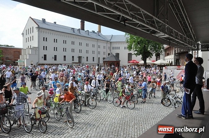 Zdjęcie w galerii na portalu naszraciborz.pl: Połączmy to elegancko, czyli 7. Raciborska Masa Krytyczna z rekordem wiadomości z regionu