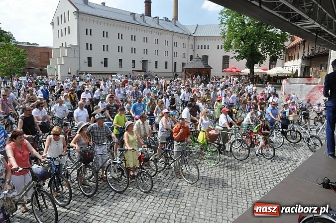 Zdjęcie w galerii na portalu naszraciborz.pl: Połączmy to elegancko, czyli 7. Raciborska Masa Krytyczna z rekordem wiadomości z regionu