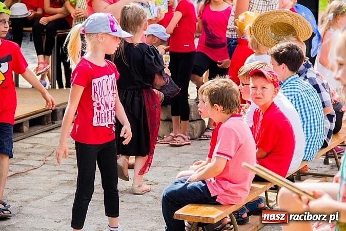 Zdjęcie w galerii na portalu naszraciborz.pl: Wilk i siedem koźlątek na festynie rodzinnym w Studziennej wiadomości z regionu