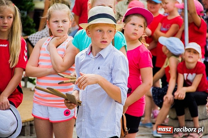 Zdjęcie w galerii na portalu naszraciborz.pl: Wilk i siedem koźlątek na festynie rodzinnym w Studziennej wiadomości z regionu