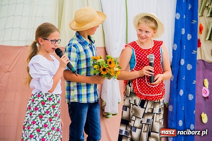 Zdjęcie w galerii na portalu naszraciborz.pl: Wilk i siedem koźlątek na festynie rodzinnym w Studziennej wiadomości z regionu