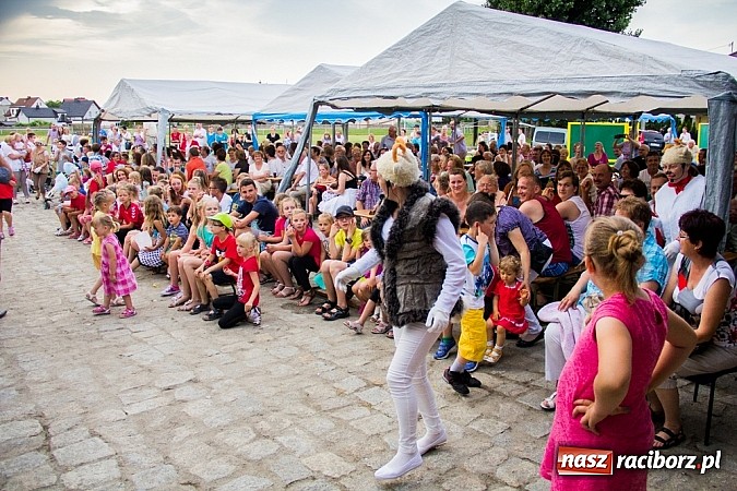 Zdjęcie w galerii na portalu naszraciborz.pl: Wilk i siedem koźlątek na festynie rodzinnym w Studziennej wiadomości z regionu
