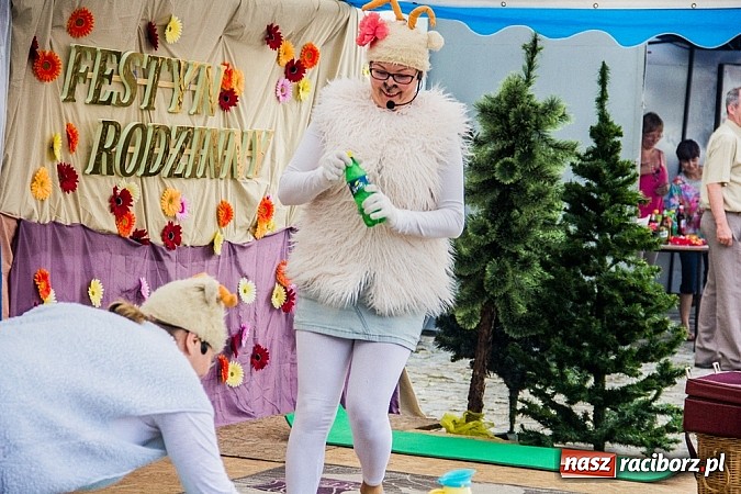 Zdjęcie w galerii na portalu naszraciborz.pl: Wilk i siedem koźlątek na festynie rodzinnym w Studziennej wiadomości z regionu