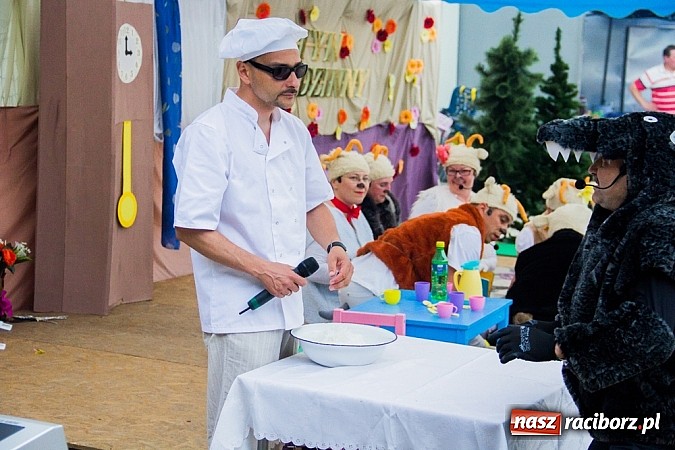 Zdjęcie w galerii na portalu naszraciborz.pl: Wilk i siedem koźlątek na festynie rodzinnym w Studziennej wiadomości z regionu