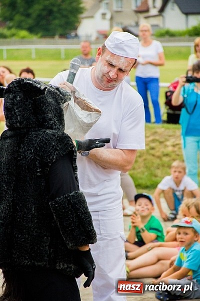 Zdjęcie w galerii na portalu naszraciborz.pl: Wilk i siedem koźlątek na festynie rodzinnym w Studziennej wiadomości z regionu