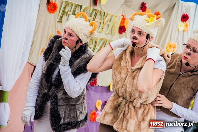 Zdjęcie w galerii na portalu naszraciborz.pl: Wilk i siedem koźlątek na festynie rodzinnym w Studziennej wiadomości z regionu