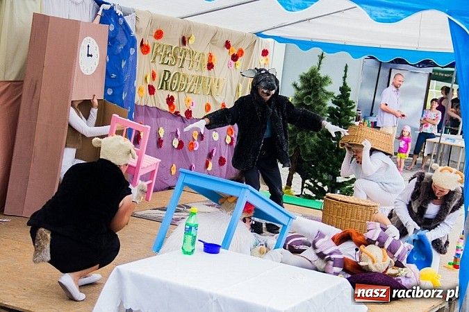 Zdjęcie w galerii na portalu naszraciborz.pl: Wilk i siedem koźlątek na festynie rodzinnym w Studziennej wiadomości z regionu