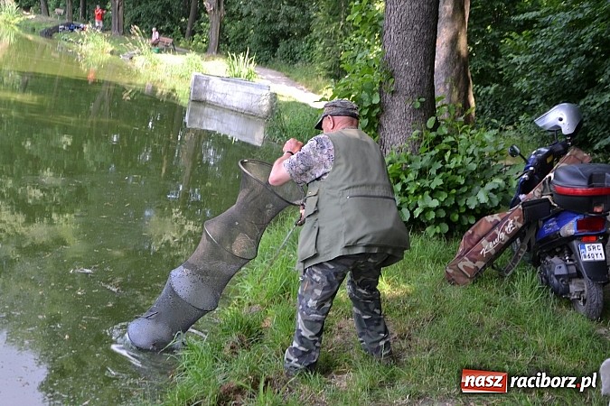 Zdjęcie w galerii na portalu naszraciborz.pl: Tworków. Łowili o puchar wójta wiadomości z regionu