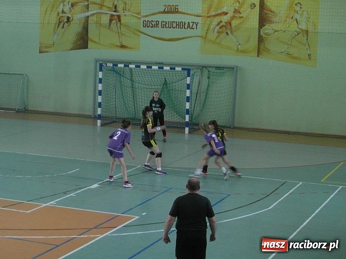 Zdjęcie w galerii na portalu naszraciborz.pl: Młode piłkarki ręczne z Pietrowic Wielkich wywalczyły największy sukces w historii szkoły wiadomości z regionu