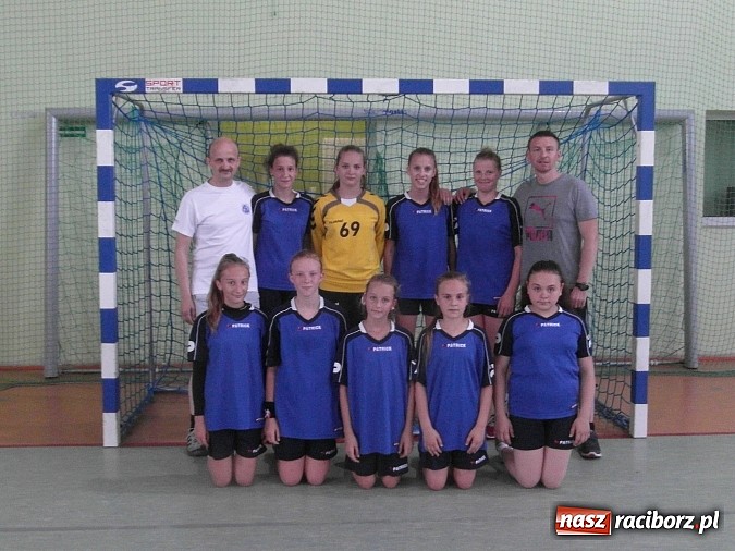 Zdjęcie w galerii na portalu naszraciborz.pl: Młode piłkarki ręczne z Pietrowic Wielkich wywalczyły największy sukces w historii szkoły wiadomości z regionu