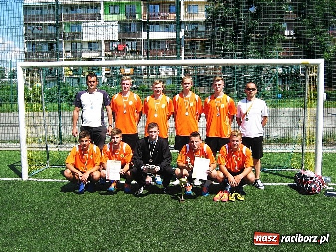 Zdjęcie w galerii na portalu naszraciborz.pl: Mechanik ze srebrnymi medalami Mistrzostw Śląska w piłce nożnej  wiadomości z regionu