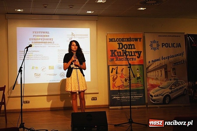 Zdjęcie w galerii na portalu naszraciborz.pl: Międzynarodowy IV Festiwal Piosenki Europejskiej w Raciborzu z udziałem Policji  wiadomości z regionu
