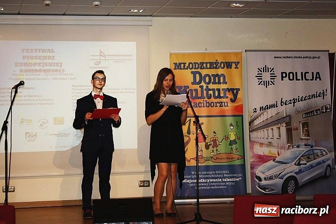 Zdjęcie w galerii na portalu naszraciborz.pl: Międzynarodowy IV Festiwal Piosenki Europejskiej w Raciborzu z udziałem Policji  wiadomości z regionu