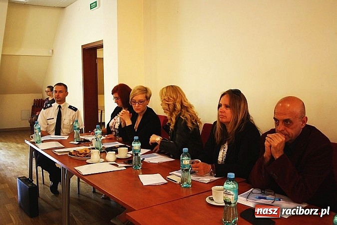 Zdjęcie w galerii na portalu naszraciborz.pl: Międzynarodowy IV Festiwal Piosenki Europejskiej w Raciborzu z udziałem Policji  wiadomości z regionu