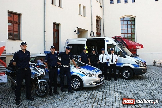 Zdjęcie w galerii na portalu naszraciborz.pl: Międzynarodowy IV Festiwal Piosenki Europejskiej w Raciborzu z udziałem Policji  wiadomości z regionu