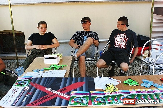 Zdjęcie w galerii na portalu naszraciborz.pl: Międzynarodowy IV Festiwal Piosenki Europejskiej w Raciborzu z udziałem Policji  wiadomości z regionu