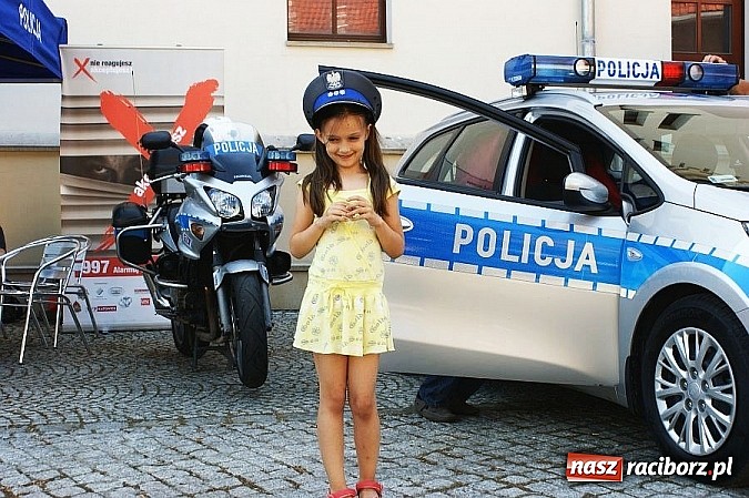 Zdjęcie w galerii na portalu naszraciborz.pl: Międzynarodowy IV Festiwal Piosenki Europejskiej w Raciborzu z udziałem Policji  wiadomości z regionu