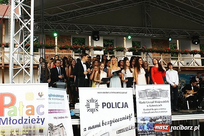 Zdjęcie w galerii na portalu naszraciborz.pl: Międzynarodowy IV Festiwal Piosenki Europejskiej w Raciborzu z udziałem Policji  wiadomości z regionu