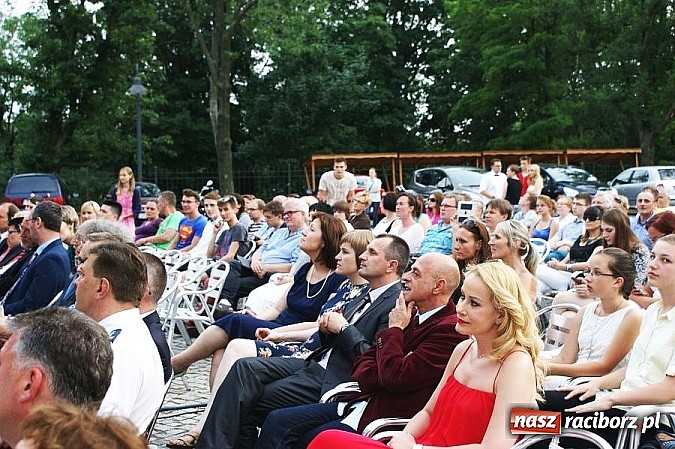 Zdjęcie w galerii na portalu naszraciborz.pl: Międzynarodowy IV Festiwal Piosenki Europejskiej w Raciborzu z udziałem Policji  wiadomości z regionu