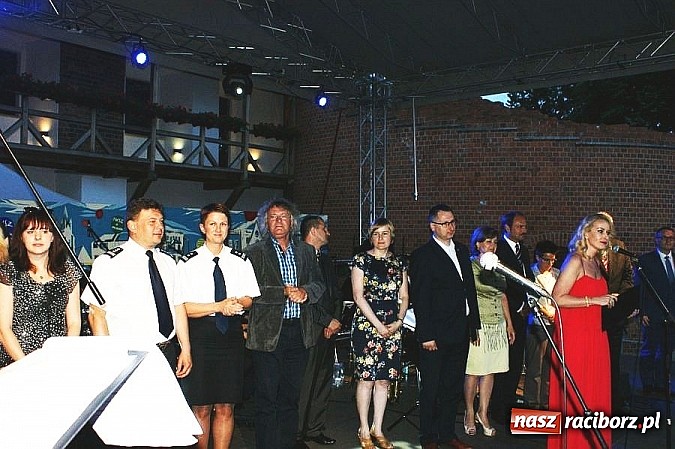 Zdjęcie w galerii na portalu naszraciborz.pl: Międzynarodowy IV Festiwal Piosenki Europejskiej w Raciborzu z udziałem Policji  wiadomości z regionu