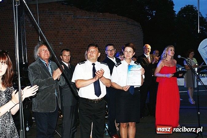 Zdjęcie w galerii na portalu naszraciborz.pl: Międzynarodowy IV Festiwal Piosenki Europejskiej w Raciborzu z udziałem Policji  wiadomości z regionu