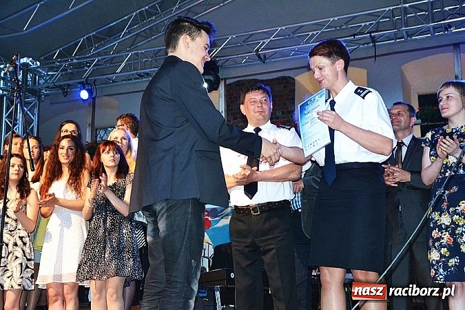 Zdjęcie w galerii na portalu naszraciborz.pl: Międzynarodowy IV Festiwal Piosenki Europejskiej w Raciborzu z udziałem Policji  wiadomości z regionu