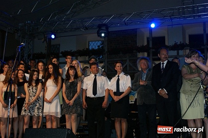 Zdjęcie w galerii na portalu naszraciborz.pl: Międzynarodowy IV Festiwal Piosenki Europejskiej w Raciborzu z udziałem Policji  wiadomości z regionu