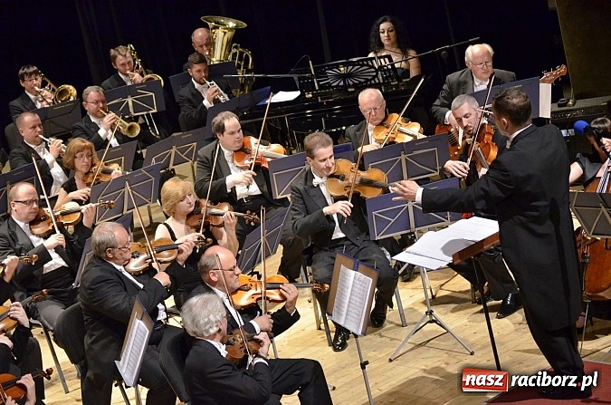 Zdjęcie w galerii na portalu naszraciborz.pl: Jacek Wójcicki oczarował publiczność w RCK  wiadomości z regionu