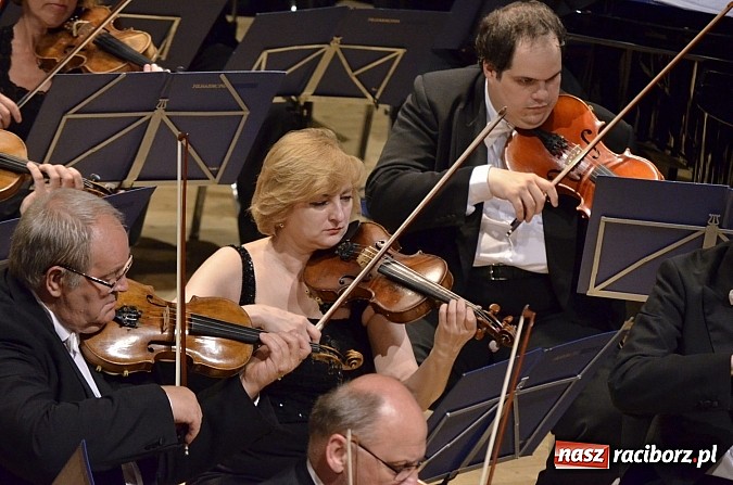 Zdjęcie w galerii na portalu naszraciborz.pl: Jacek Wójcicki oczarował publiczność w RCK  wiadomości z regionu