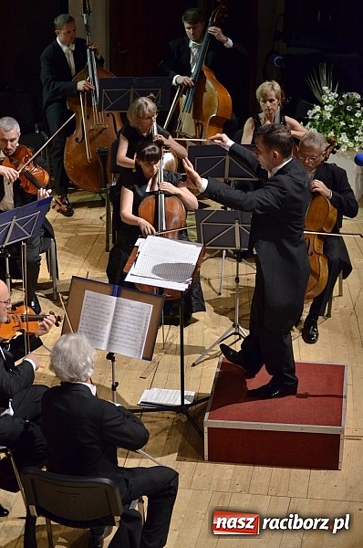 Zdjęcie w galerii na portalu naszraciborz.pl: Jacek Wójcicki oczarował publiczność w RCK  wiadomości z regionu