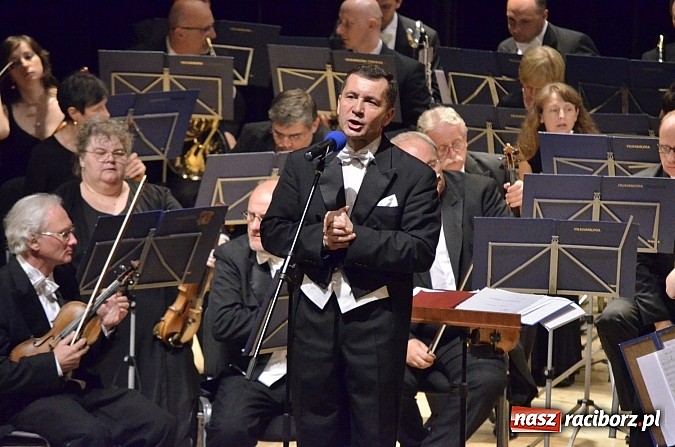 Zdjęcie w galerii na portalu naszraciborz.pl: Jacek Wójcicki oczarował publiczność w RCK  wiadomości z regionu