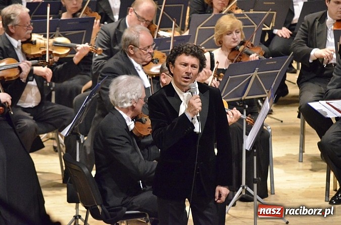 Zdjęcie w galerii na portalu naszraciborz.pl: Jacek Wójcicki oczarował publiczność w RCK  wiadomości z regionu