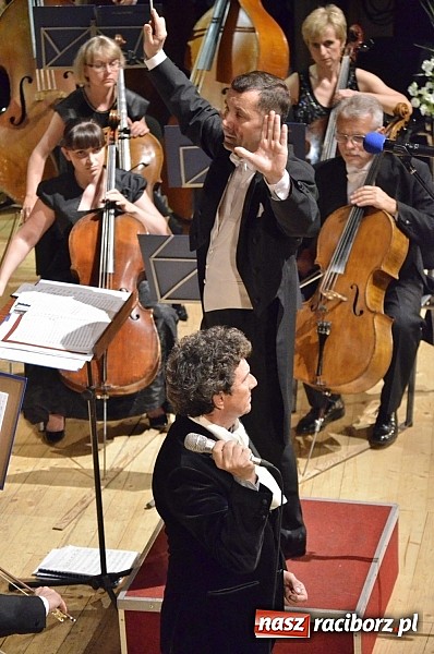 Zdjęcie w galerii na portalu naszraciborz.pl: Jacek Wójcicki oczarował publiczność w RCK  wiadomości z regionu